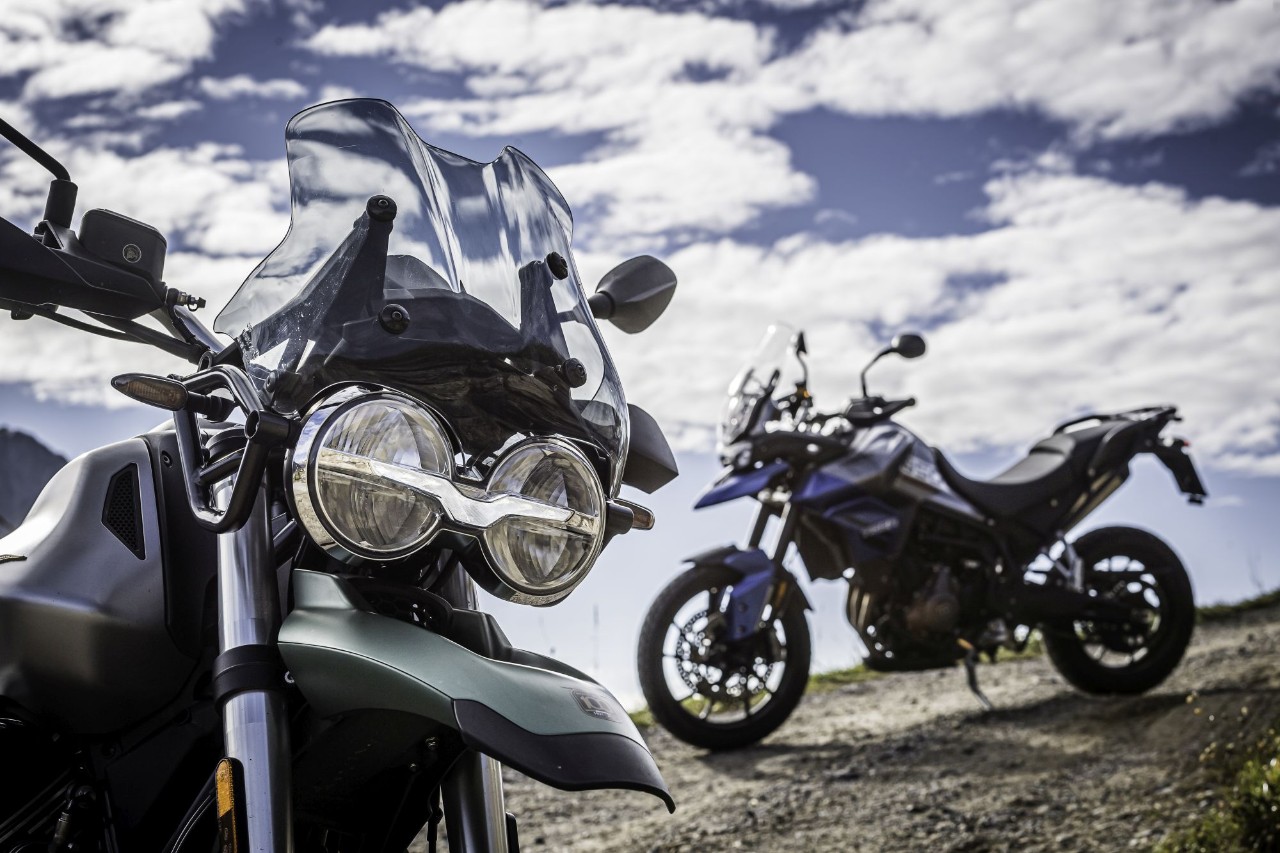 Moto Guzzi V85 TT VS Triumph Tiger 850 Sport: viaggia, guida, SOGNA